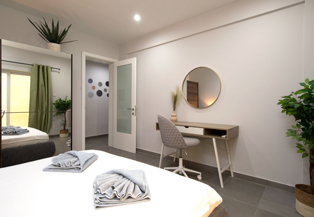Apartamento en Sliema - Modern seafront 3bedrooms with spacious yard JLIN1-1
