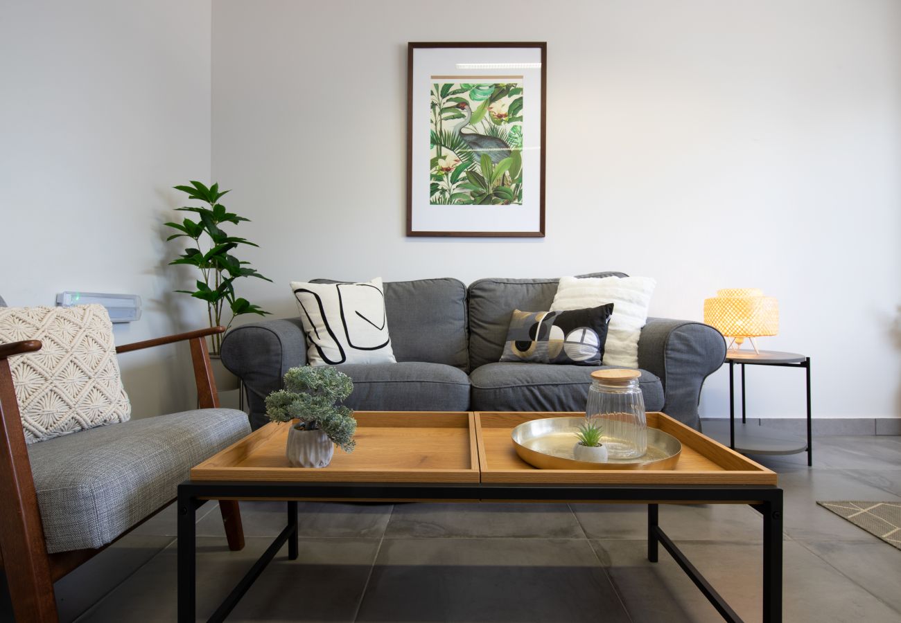 Apartamento en Sliema - Modern seafront 3bedrooms with spacious yard JLIN1-1