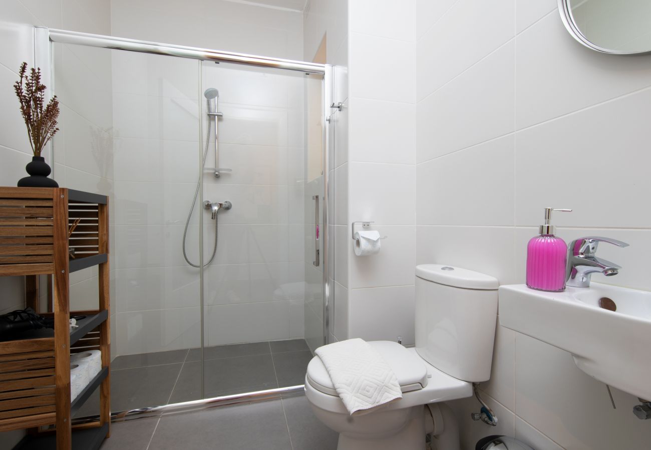 Apartamento en Sliema - Modern seafront 3bedrooms with spacious yard JLIN1-1