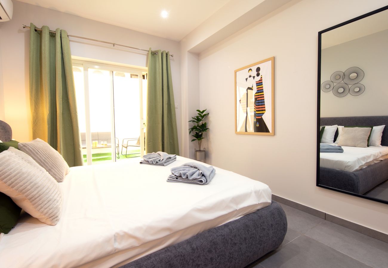 Apartamento en Sliema - Modern seafront 3bedrooms with spacious yard JLIN1-1