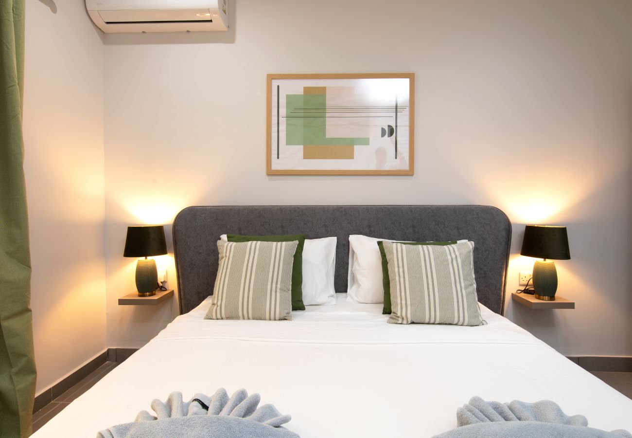 Apartamento en Sliema - Modern seafront 3bedrooms with spacious yard JLIN1-1