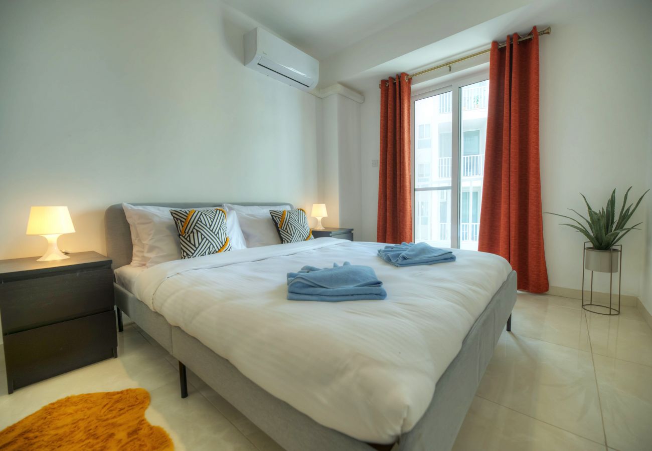 Apartamento en Gzira - Seafront bright & spacious 2 bedrooms GOGZR1-1
