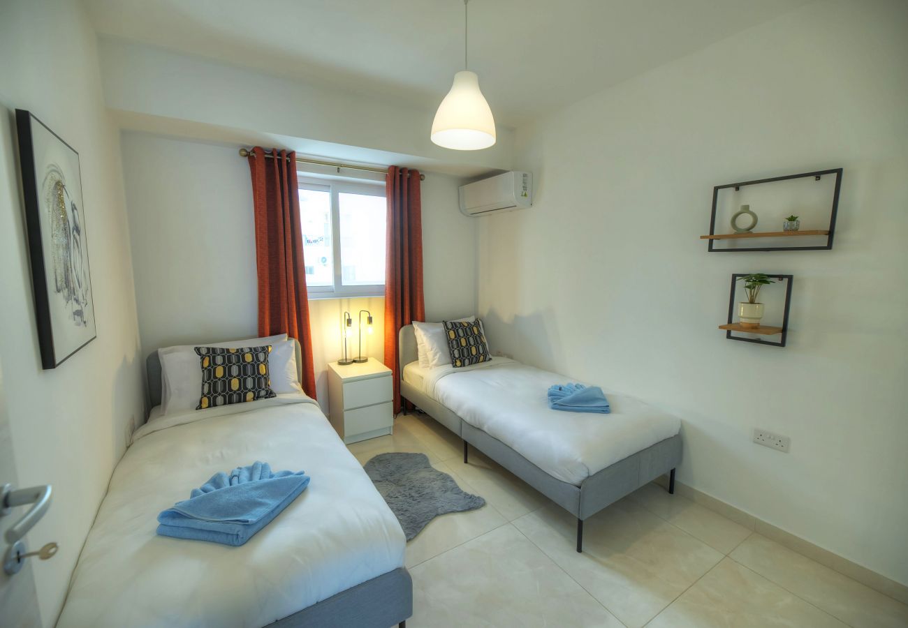 Apartamento en Gzira - Seafront bright & spacious 2 bedrooms GOGZR1-1