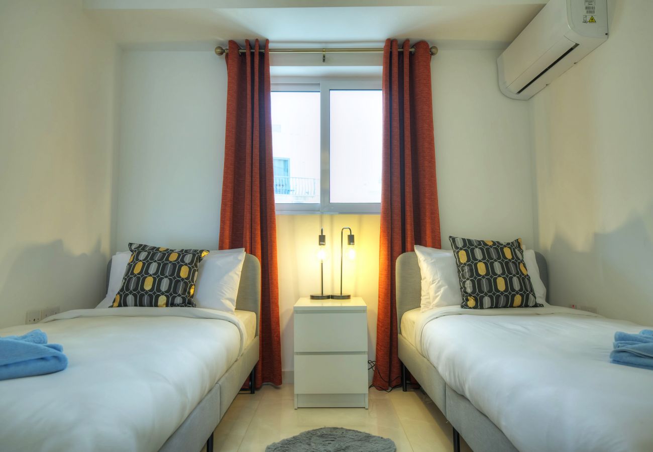 Apartamento en Gzira - Seafront bright & spacious 2 bedrooms GOGZR1-1