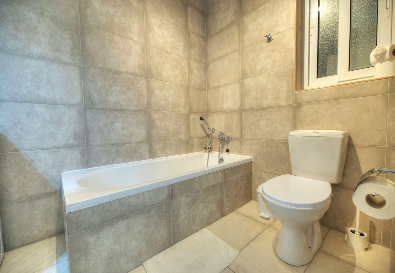 Apartamento en Gzira - Seafront bright & spacious 2 bedrooms GOGZR1-1
