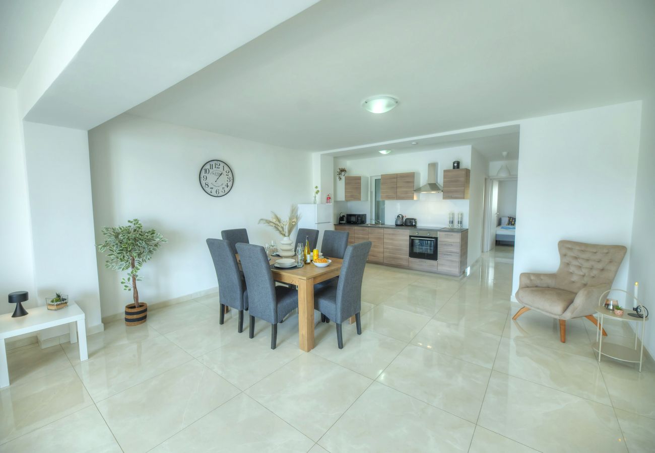 Apartamento en Gzira - Seafront bright & spacious 2 bedrooms GOGZR1-1