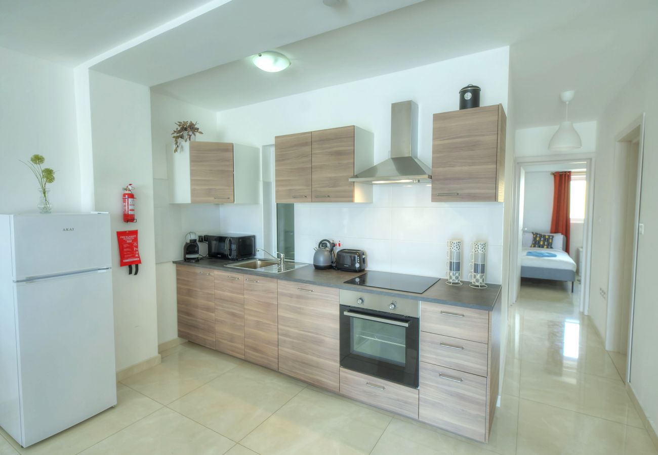 Apartamento en Gzira - Seafront bright & spacious 2 bedrooms GOGZR1-1
