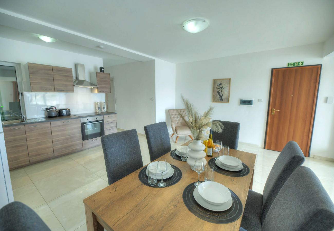 Apartamento en Gzira - Seafront bright & spacious 2 bedrooms GOGZR1-1