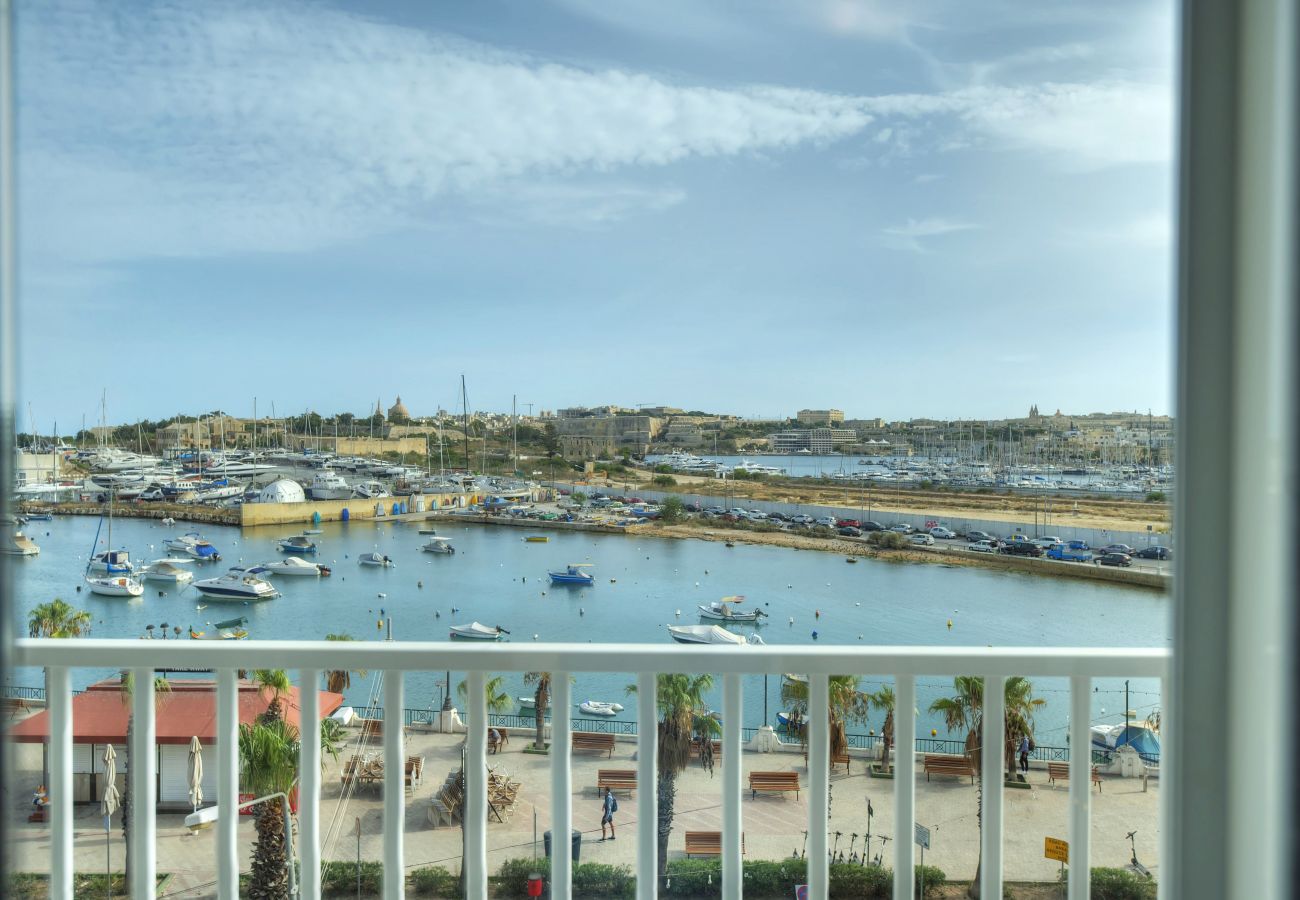 Apartamento en Gzira - Seafront bright & spacious 2 bedrooms GOGZR1-1