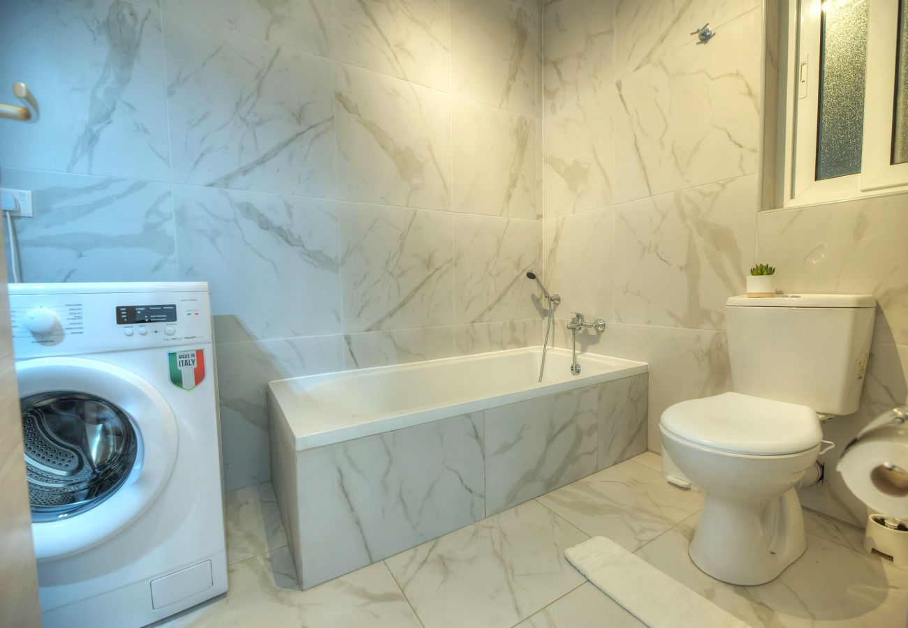 Apartamento en Gzira - Bright & modern 2bedrooms with sea views GOGZR1-2