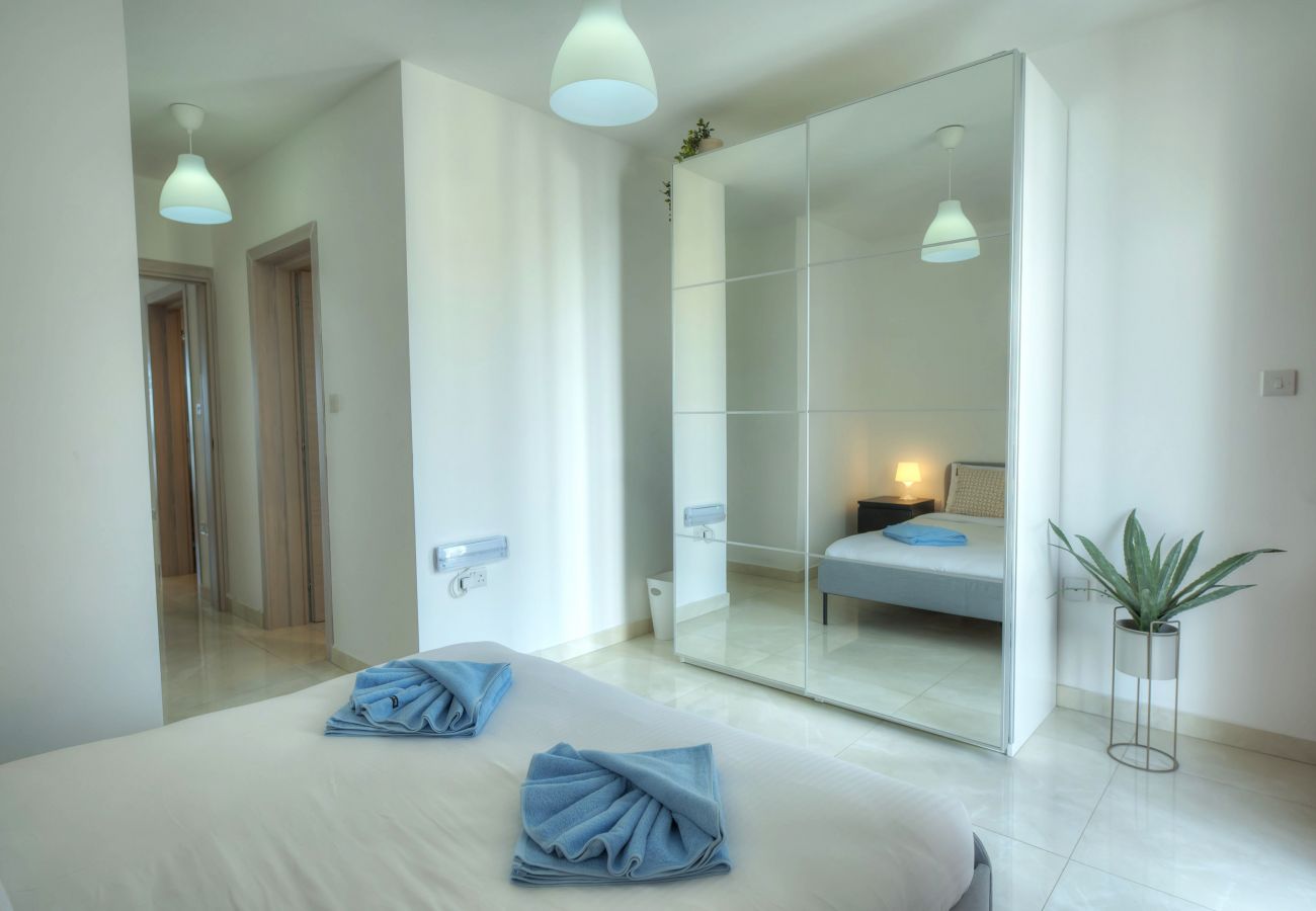 Apartamento en Gzira - Seafront beautifully furnished 2 bedrooms GOGZR1-3