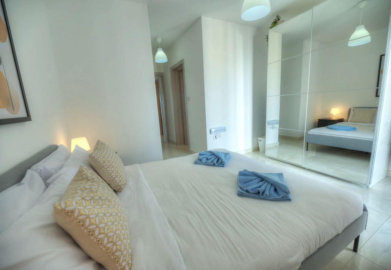 Apartamento en Gzira - Seafront beautifully furnished 2 bedrooms GOGZR1-3