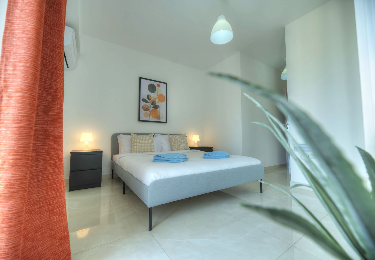 Apartamento en Gzira - Seafront beautifully furnished 2 bedrooms GOGZR1-3