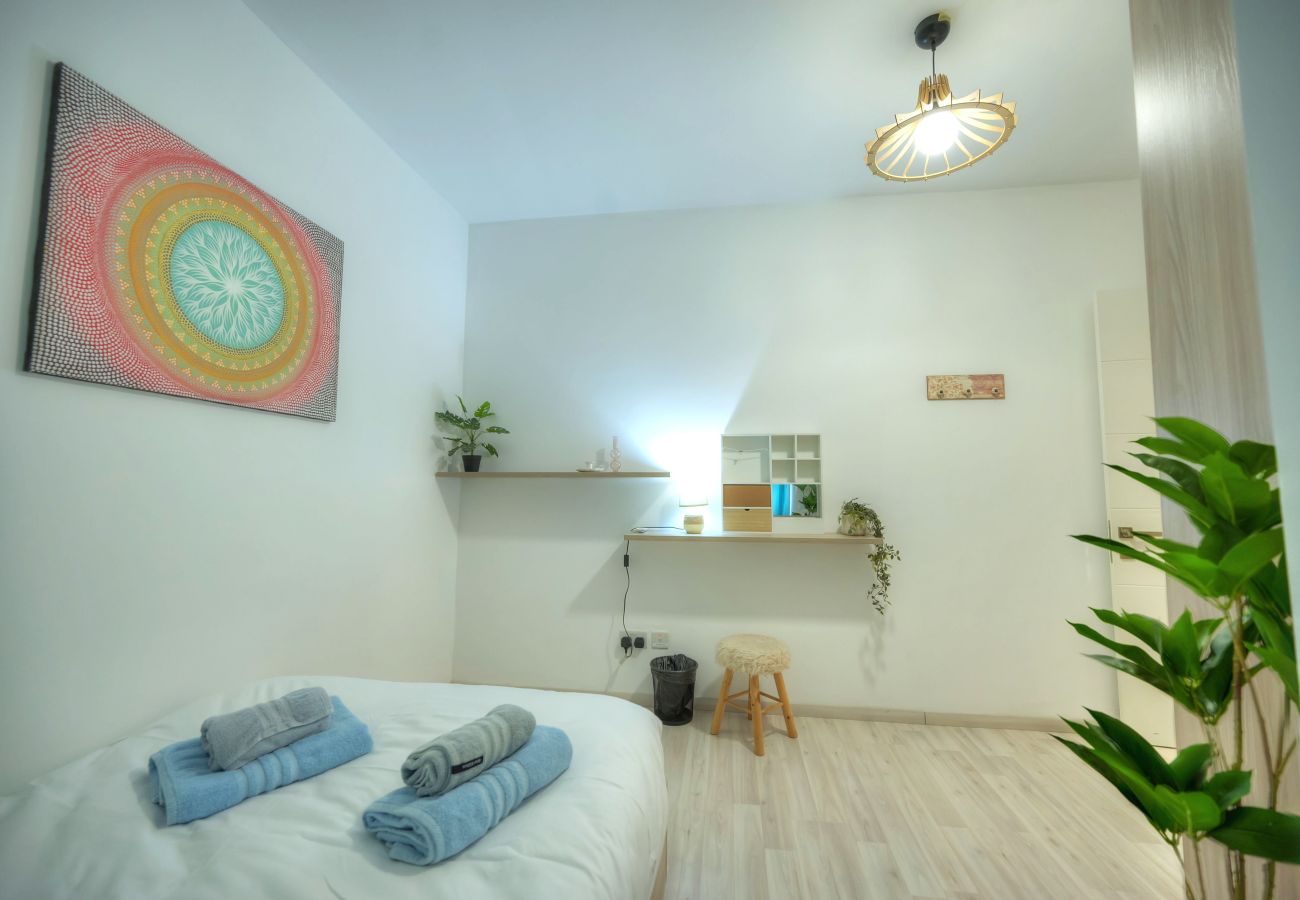 Apartamento en Sliema - Spacious seafront 3 bedrooms - balcony GOSLM-7