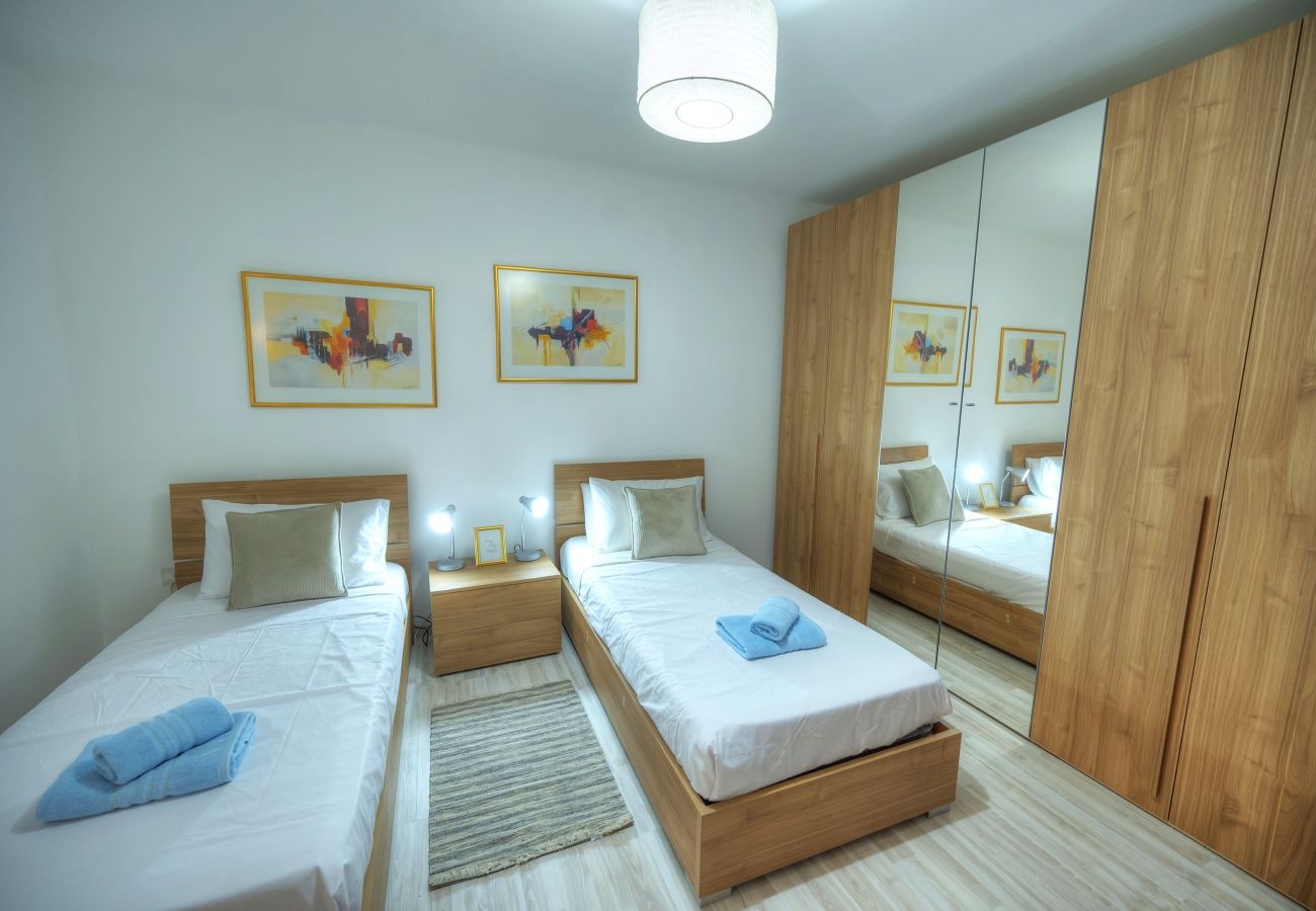 Apartamento en Sliema - Spacious seafront 3 bedrooms - balcony GOSLM-7