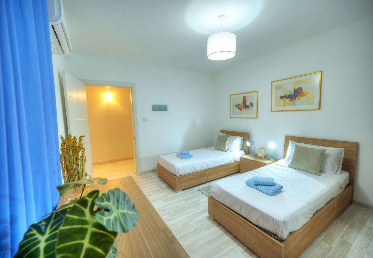 Apartamento en Sliema - Spacious seafront 3 bedrooms - balcony GOSLM-7