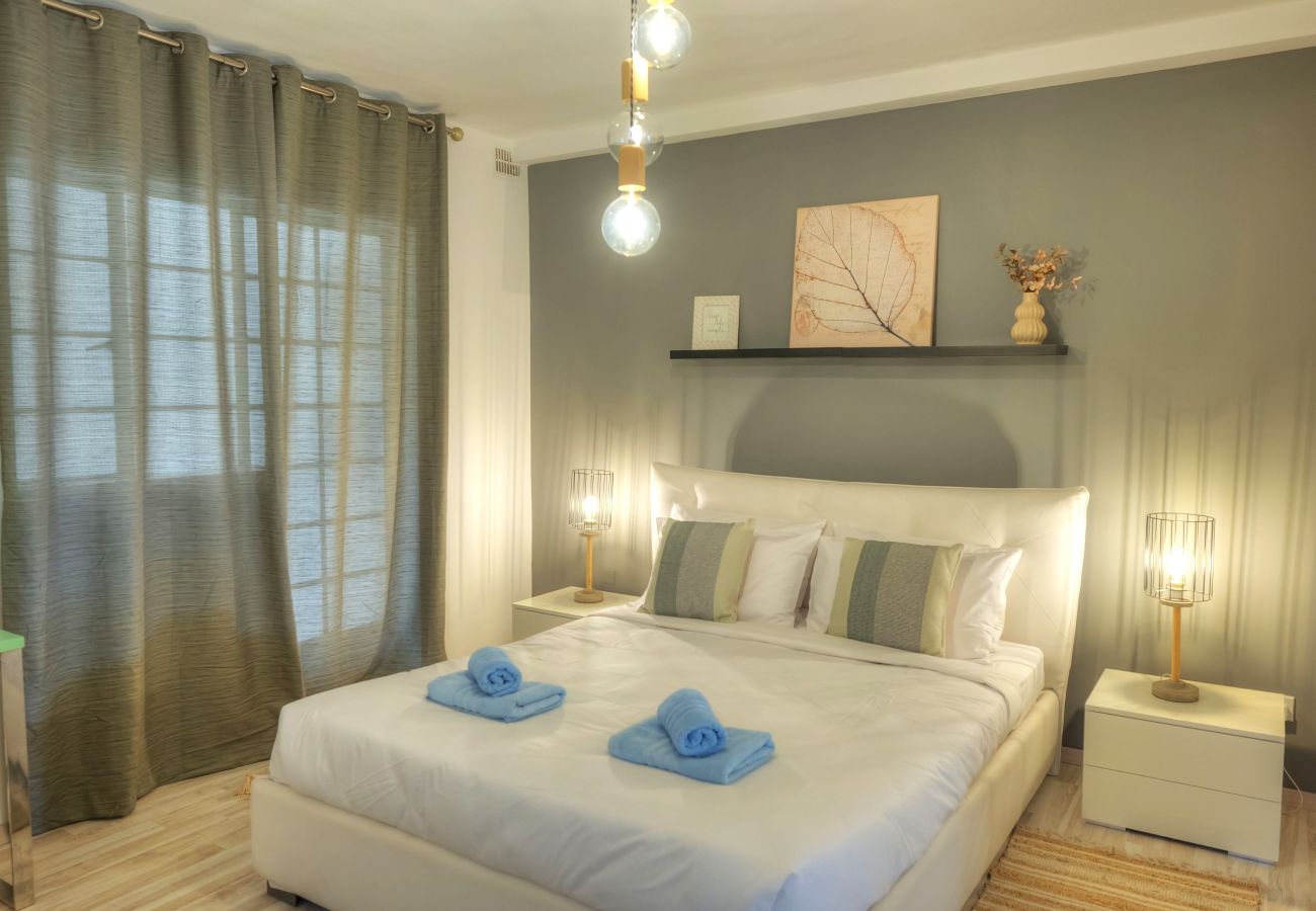 Apartamento en Sliema - Spacious seafront 3 bedrooms - balcony GOSLM-7
