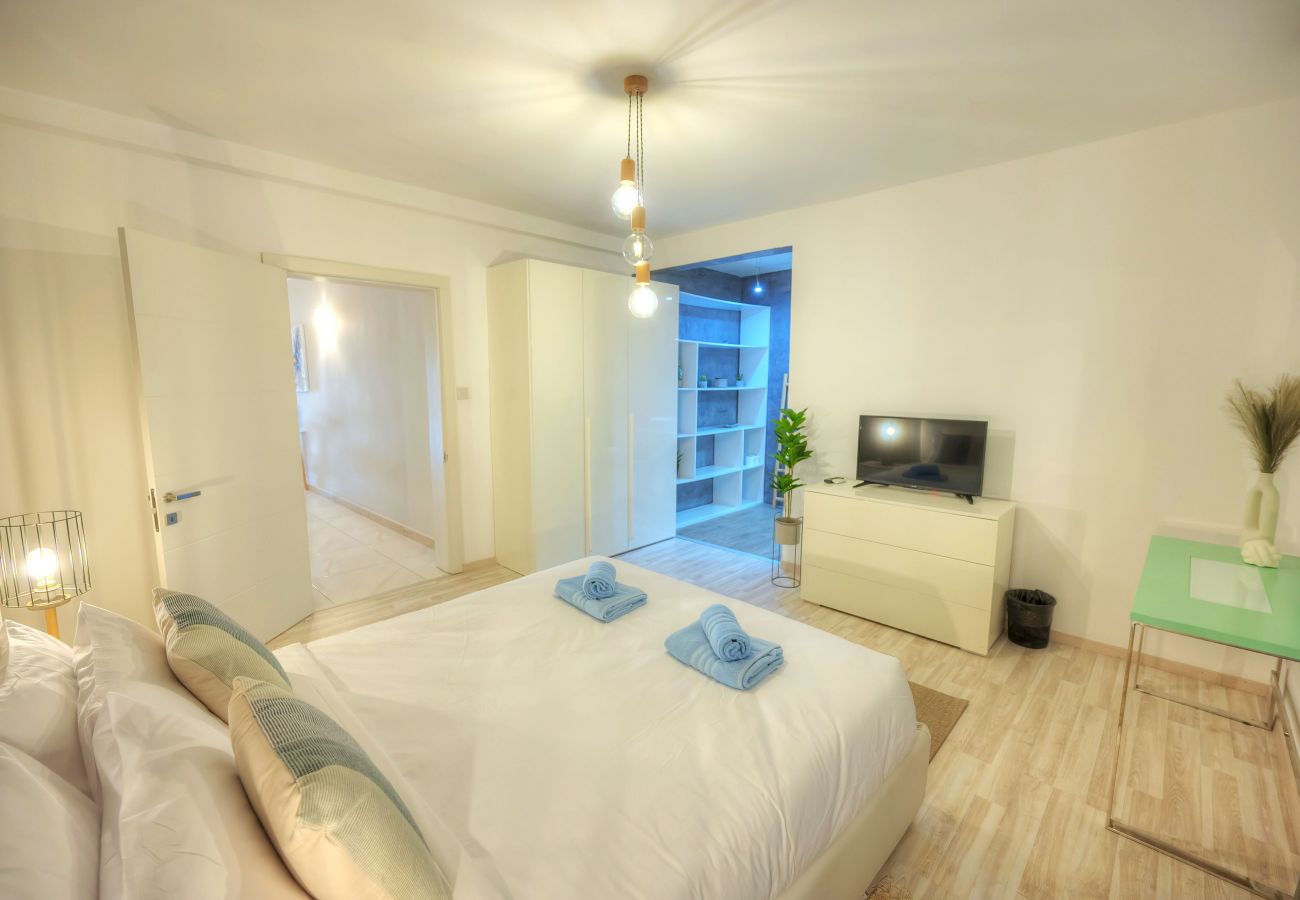 Apartamento en Sliema - Spacious seafront 3 bedrooms - balcony GOSLM-7