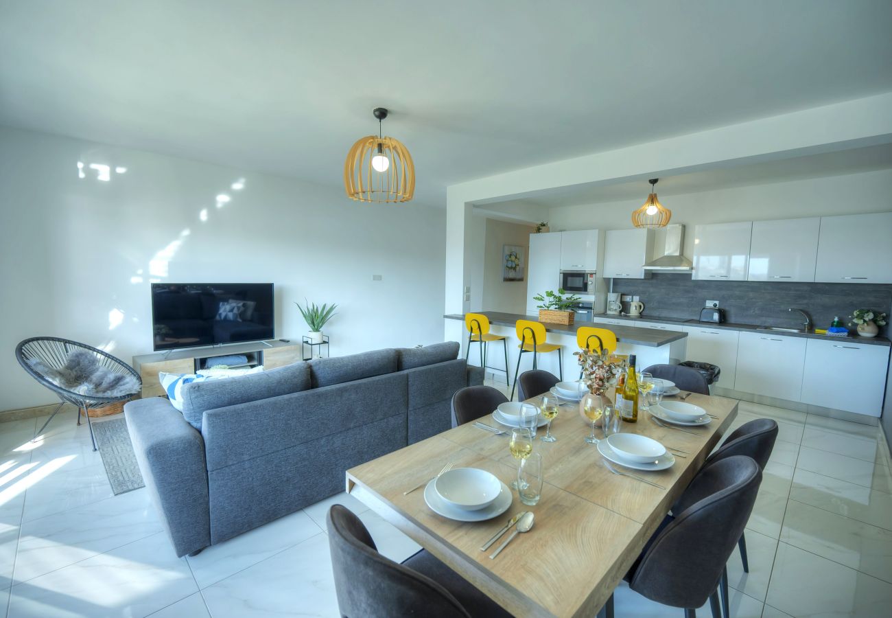 Apartamento en Sliema - Spacious seafront 3 bedrooms - balcony GOSLM-7