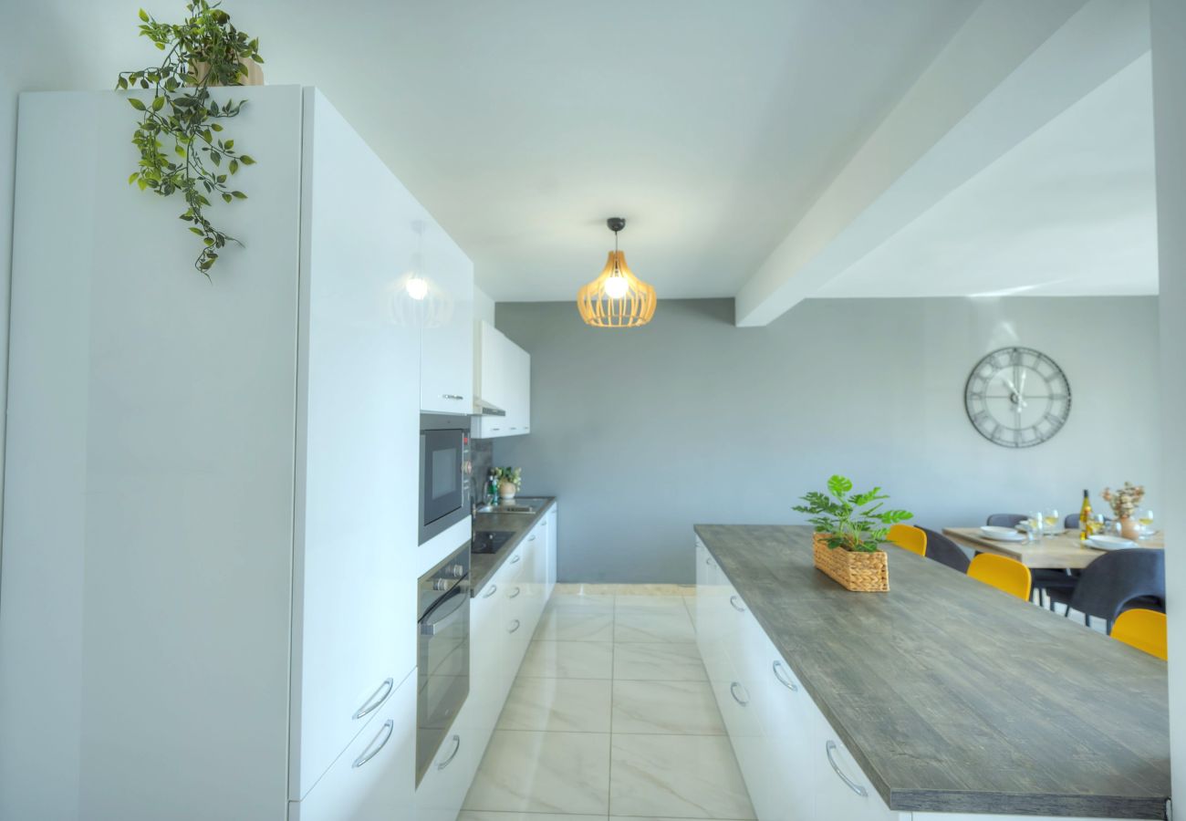 Apartamento en Sliema - Spacious seafront 3 bedrooms - balcony GOSLM-7