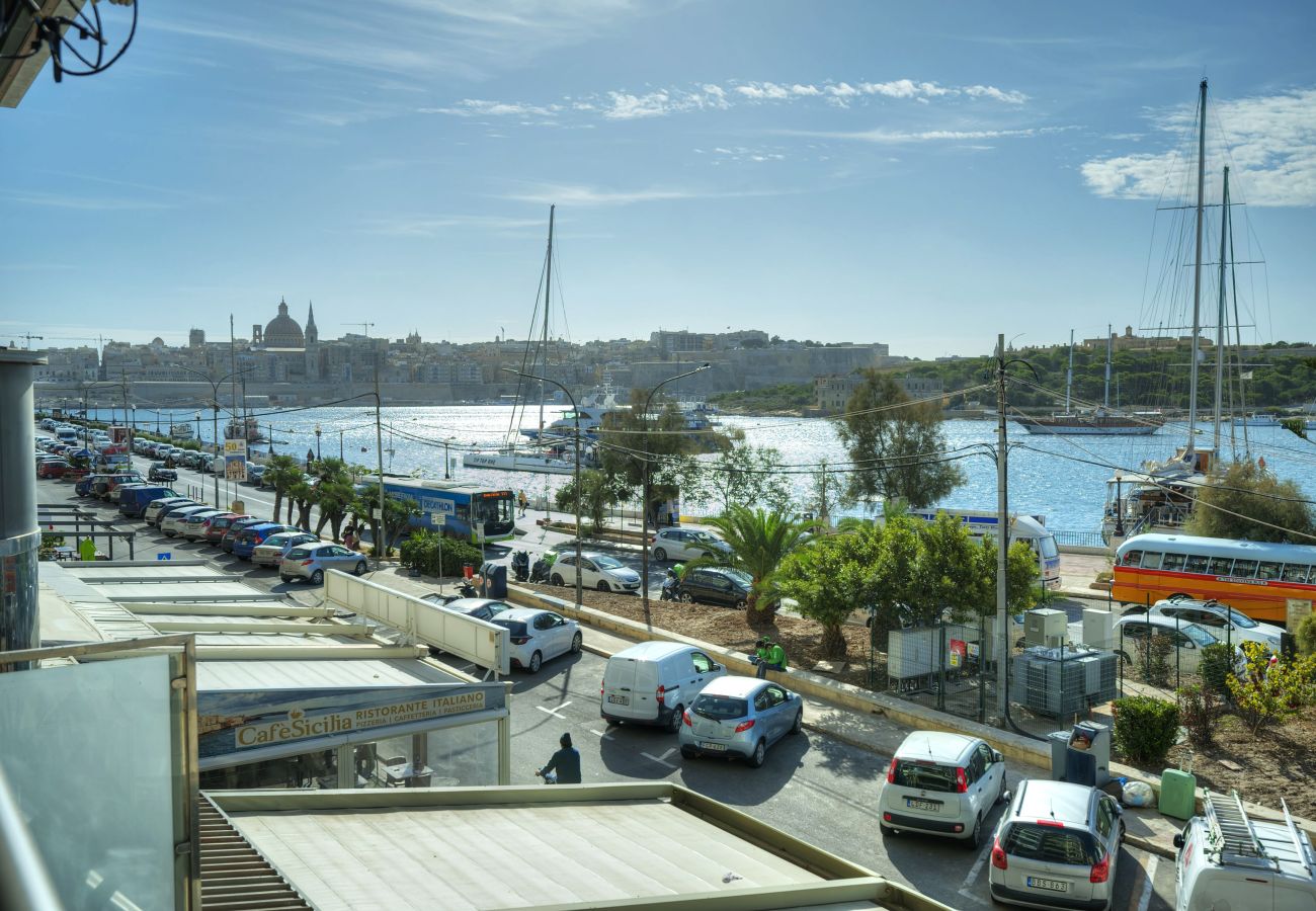 Apartamento en Sliema - Spacious seafront 3 bedrooms - balcony GOSLM-7