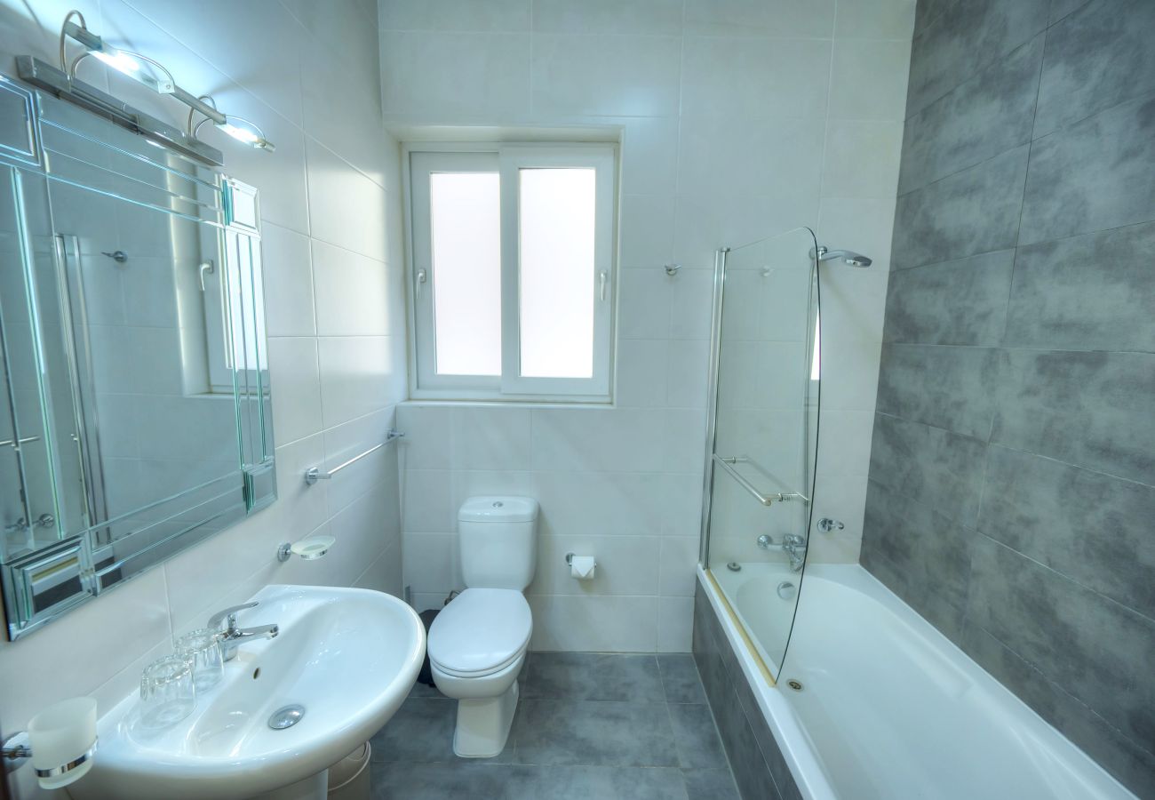 Apartamento en Ta'Xbiex - Spacious Seafront 3bedrooms, seaview balcony GOTAX1-1