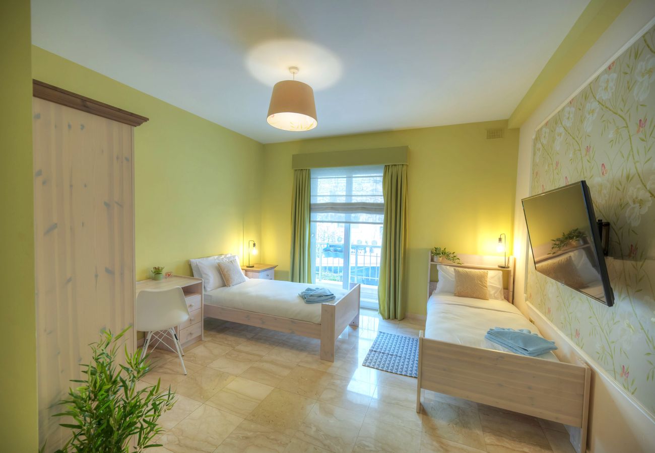 Apartamento en Ta'Xbiex - Spacious Seafront 3bedrooms, seaview balcony GOTAX1-1