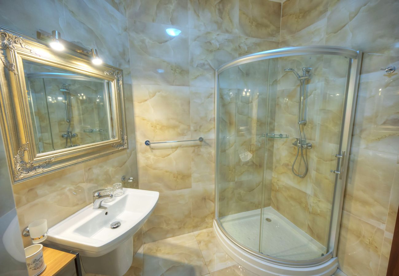 Apartamento en Ta'Xbiex - Spacious Seafront 3bedrooms, seaview balcony GOTAX1-1