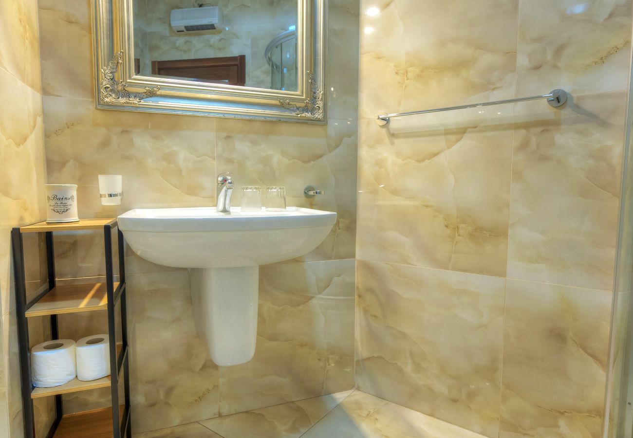 Apartamento en Ta'Xbiex - Spacious Seafront 3bedrooms, seaview balcony GOTAX1-1
