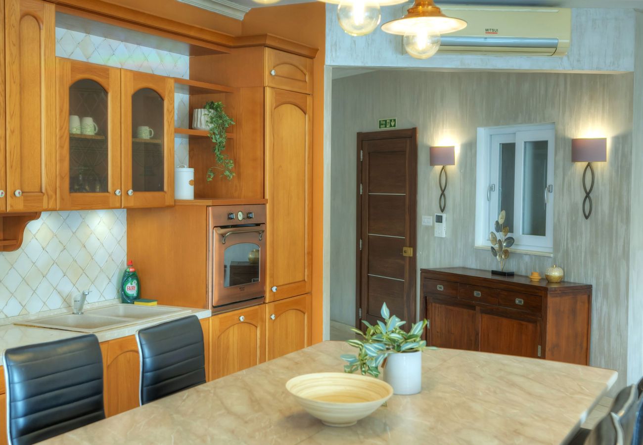 Apartamento en Ta'Xbiex - Spacious Seafront 3bedrooms, seaview balcony GOTAX1-1