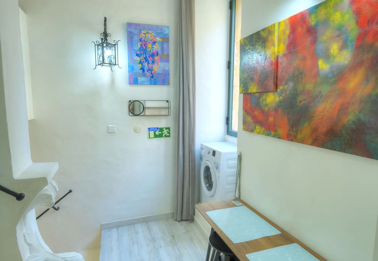 Apartamento en Valletta - Charming  3 storey apartment in Valletta centre NGRI1-1