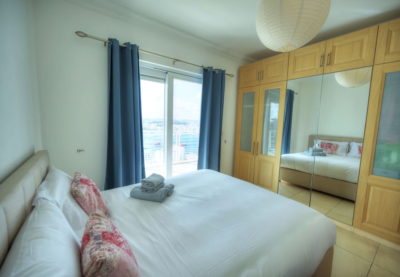 Apartamento en Sliema - Seaview terrace, 2bedrooms, communal pool COGO1-1