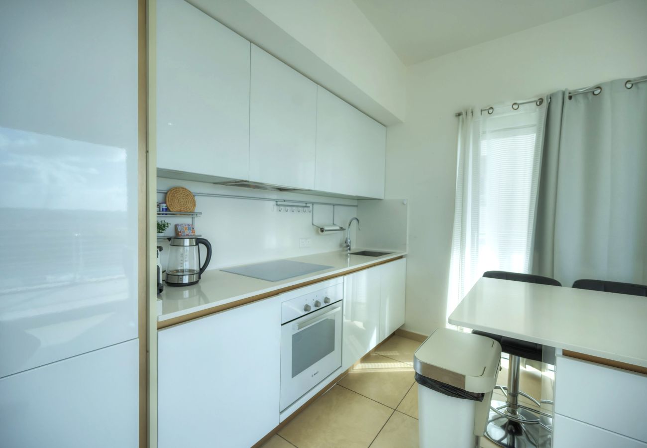 Apartamento en Sliema - Seaview terrace, 2bedrooms, communal pool COGO1-1