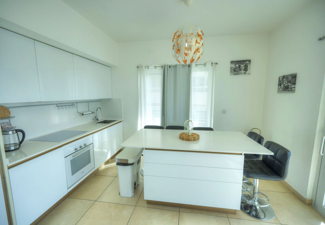 Apartamento en Sliema - Seaview terrace, 2bedrooms, communal pool COGO1-1