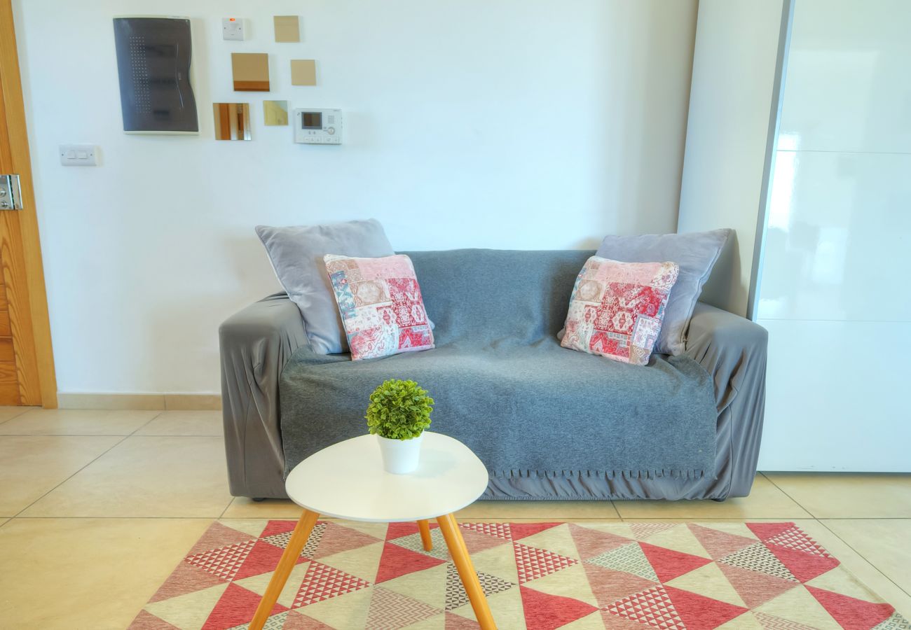 Apartamento en Sliema - Seaview terrace, 2bedrooms, communal pool COGO1-1