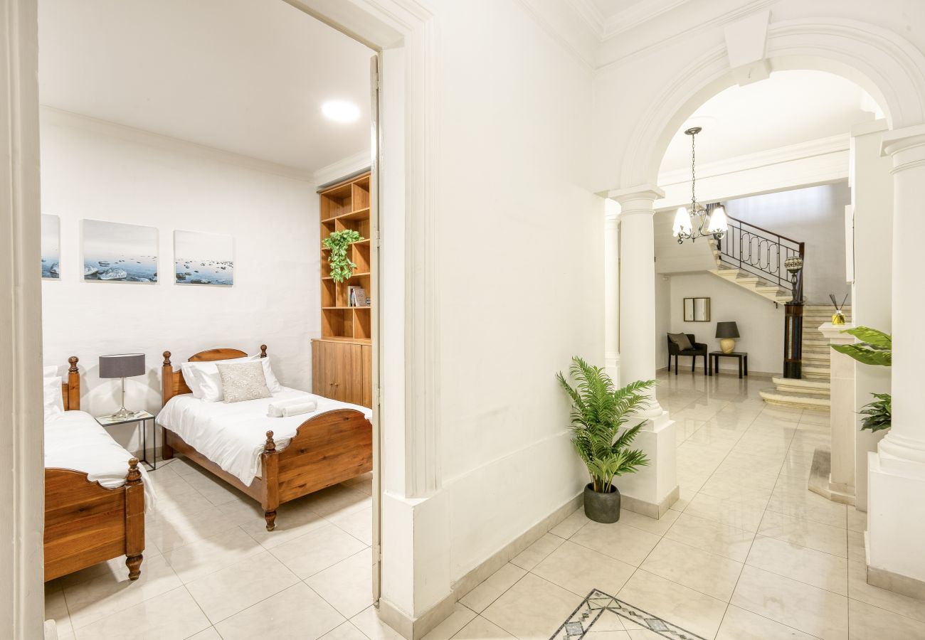 Casa adosada en Floriana - Enormous luxury 3-storey townhouse, rooftop EGAS1-1