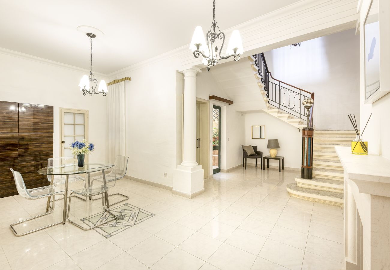 Casa adosada en Floriana - Enormous luxury 3-storey townhouse, rooftop EGAS1-1