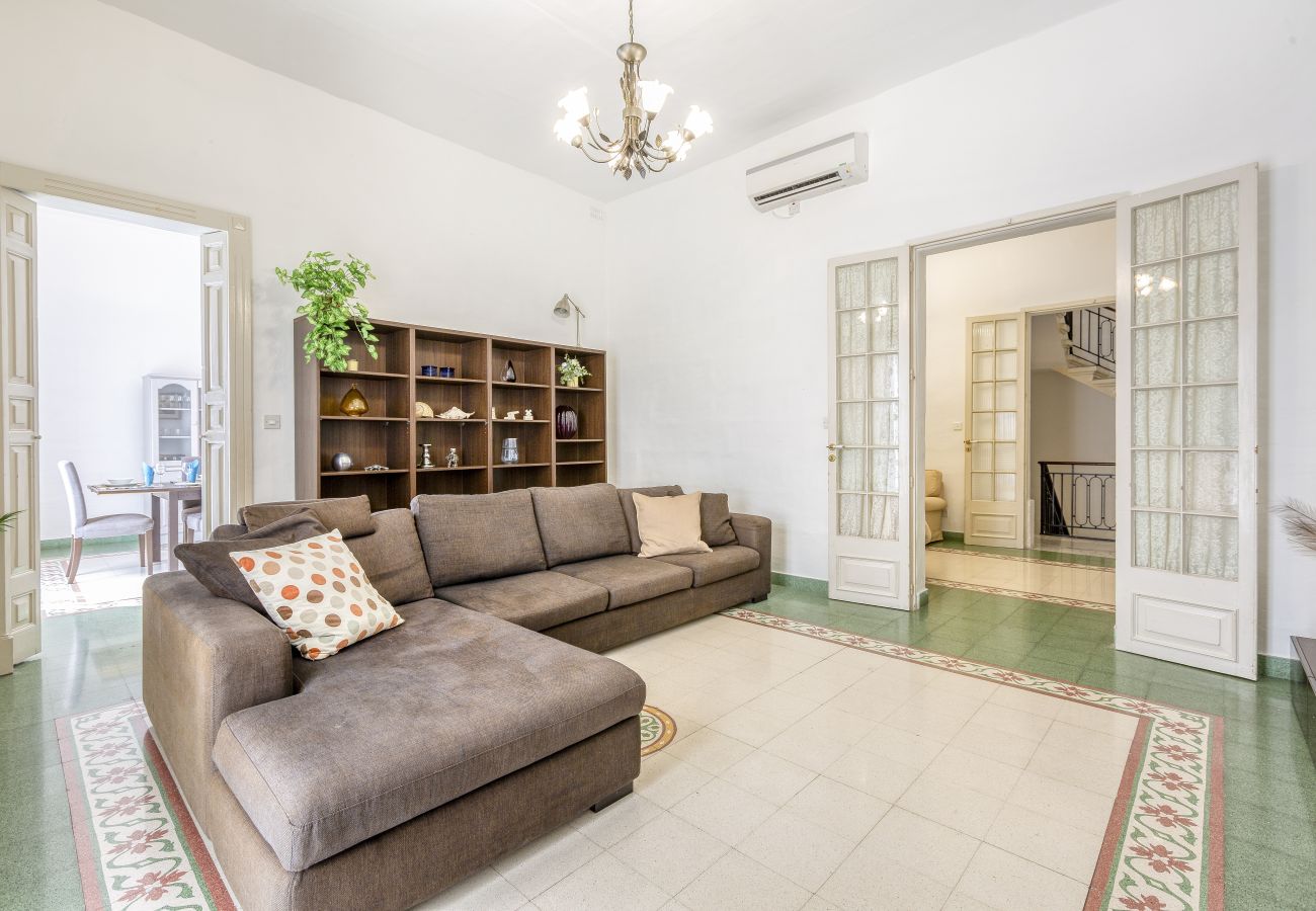 Casa adosada en Floriana - Enormous luxury 3-storey townhouse, rooftop EGAS1-1