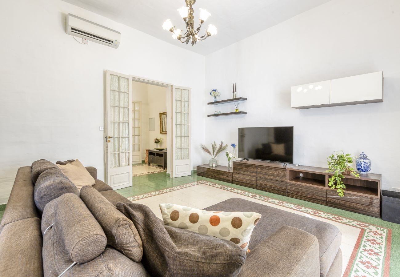 Casa adosada en Floriana - Enormous luxury 3-storey townhouse, rooftop EGAS1-1
