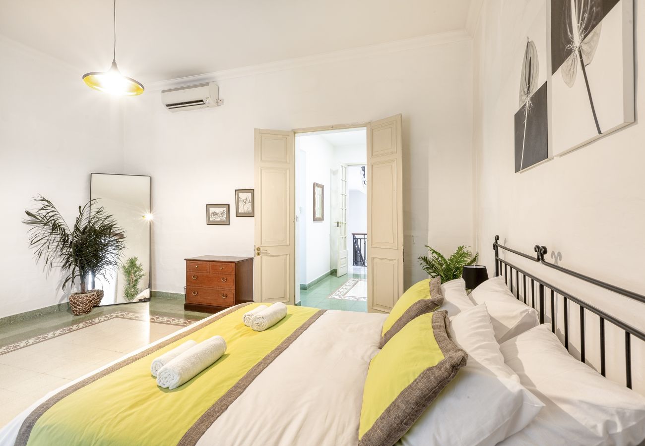 Casa adosada en Floriana - Enormous luxury 3-storey townhouse, rooftop EGAS1-1