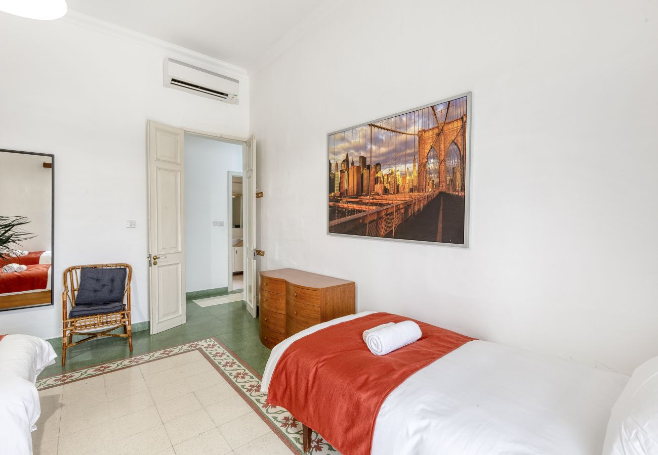 Casa adosada en Floriana - Enormous luxury 3-storey townhouse, rooftop EGAS1-1