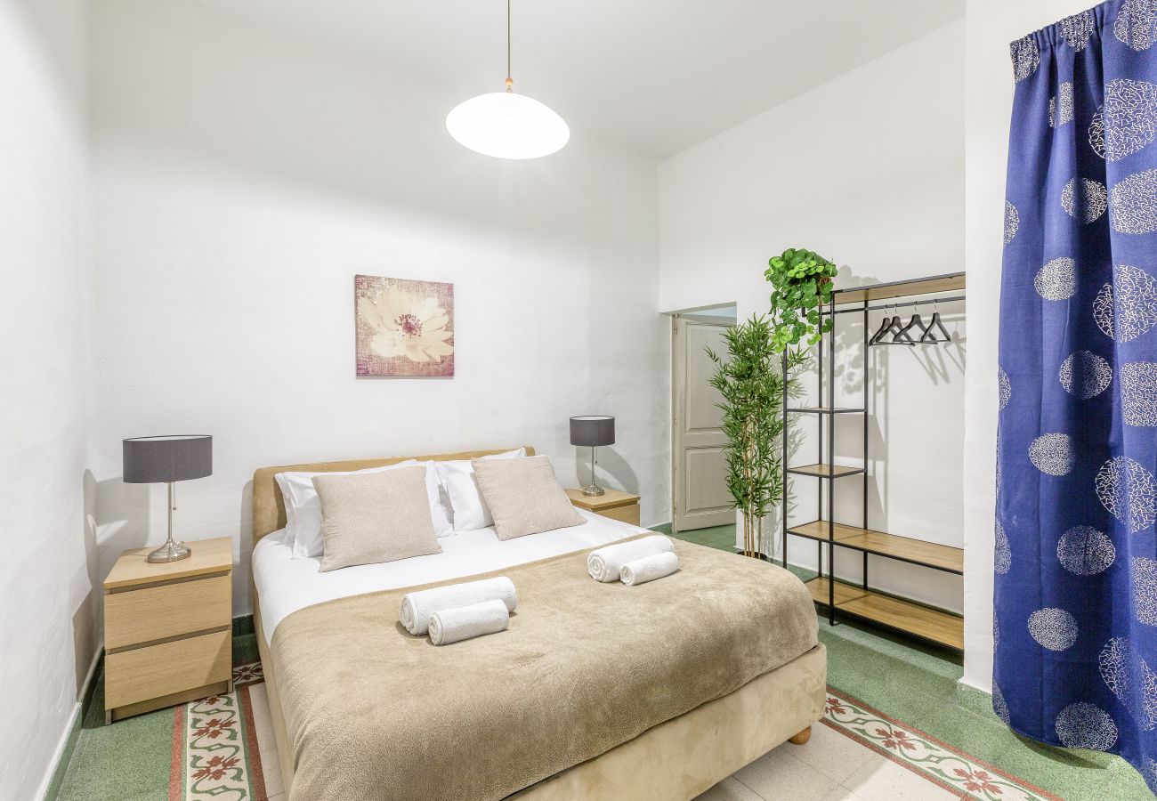 Casa adosada en Floriana - Enormous luxury 3-storey townhouse, rooftop EGAS1-1