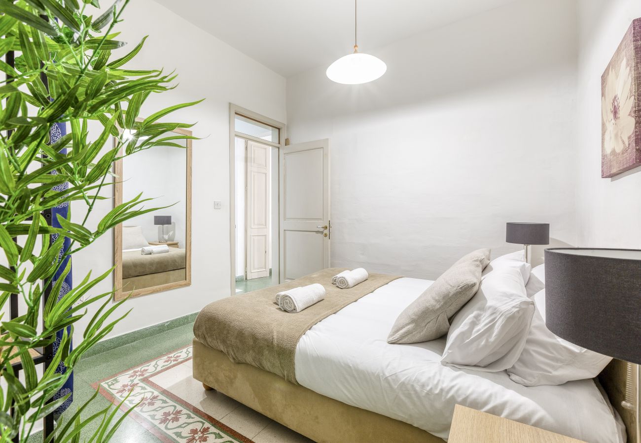 Casa adosada en Floriana - Enormous luxury 3-storey townhouse, rooftop EGAS1-1