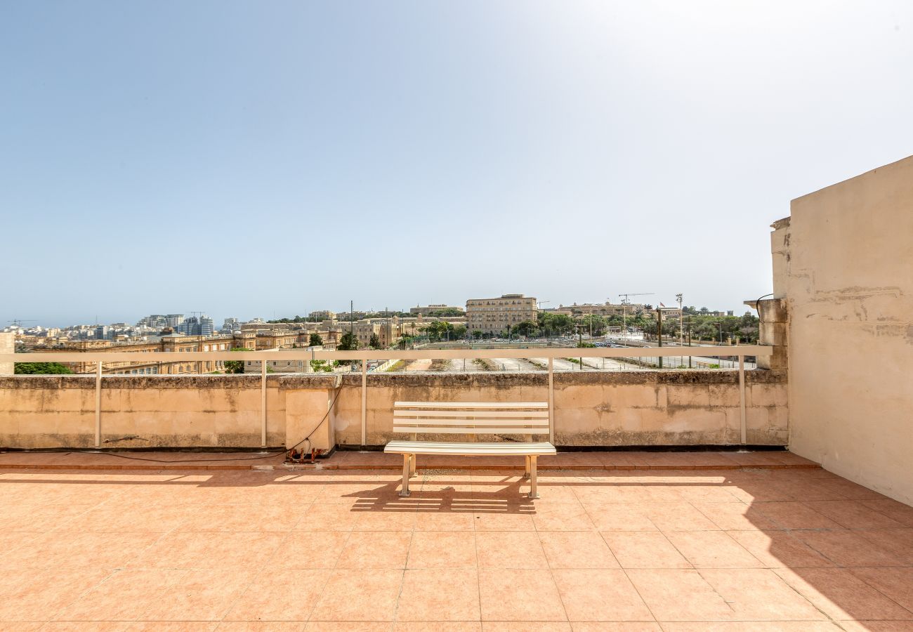 Casa adosada en Floriana - Enormous luxury 3-storey townhouse, rooftop EGAS1-1