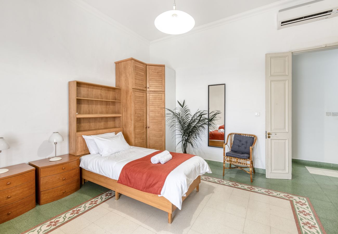 Casa adosada en Floriana - Enormous luxury 3-storey townhouse, rooftop EGAS1-1