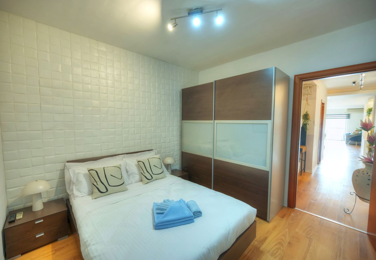 Apartamento en Sliema - Cozy 2bedroom seafront apartment, balcony GOSLM-10