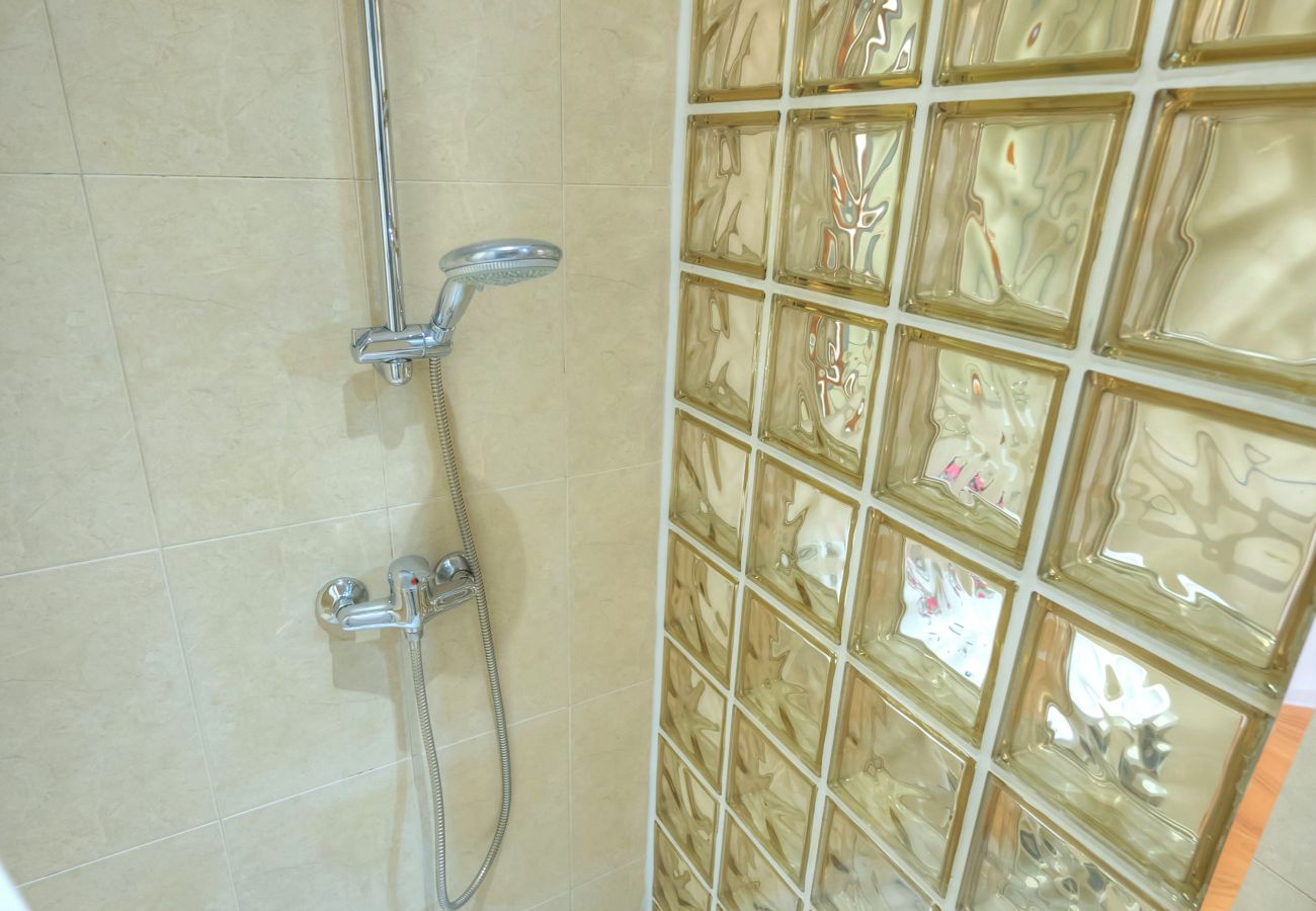Apartamento en Sliema - Cozy 2bedroom seafront apartment, balcony GOSLM-10