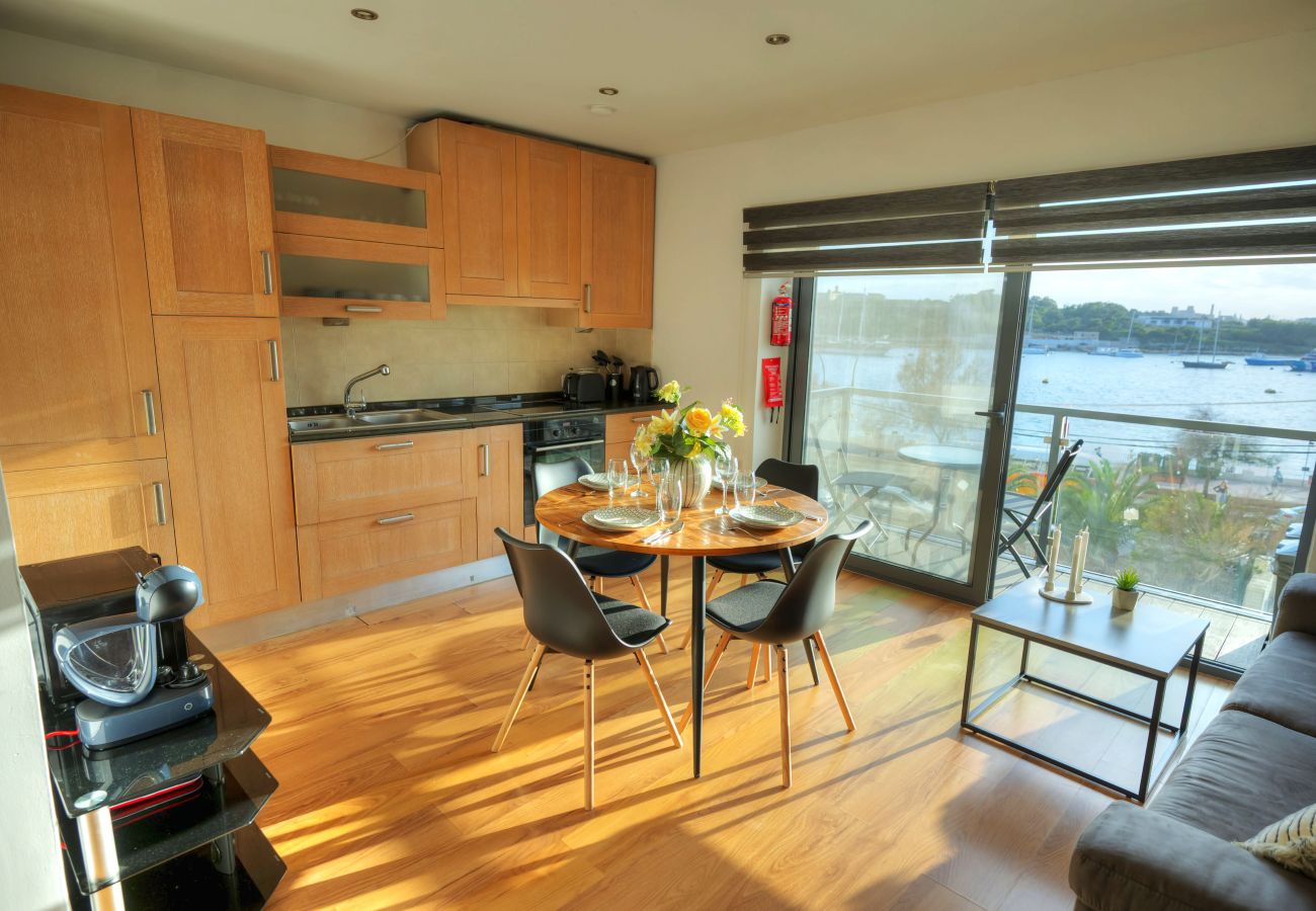 Apartamento en Sliema - Cozy 2bedroom seafront apartment, balcony GOSLM-10