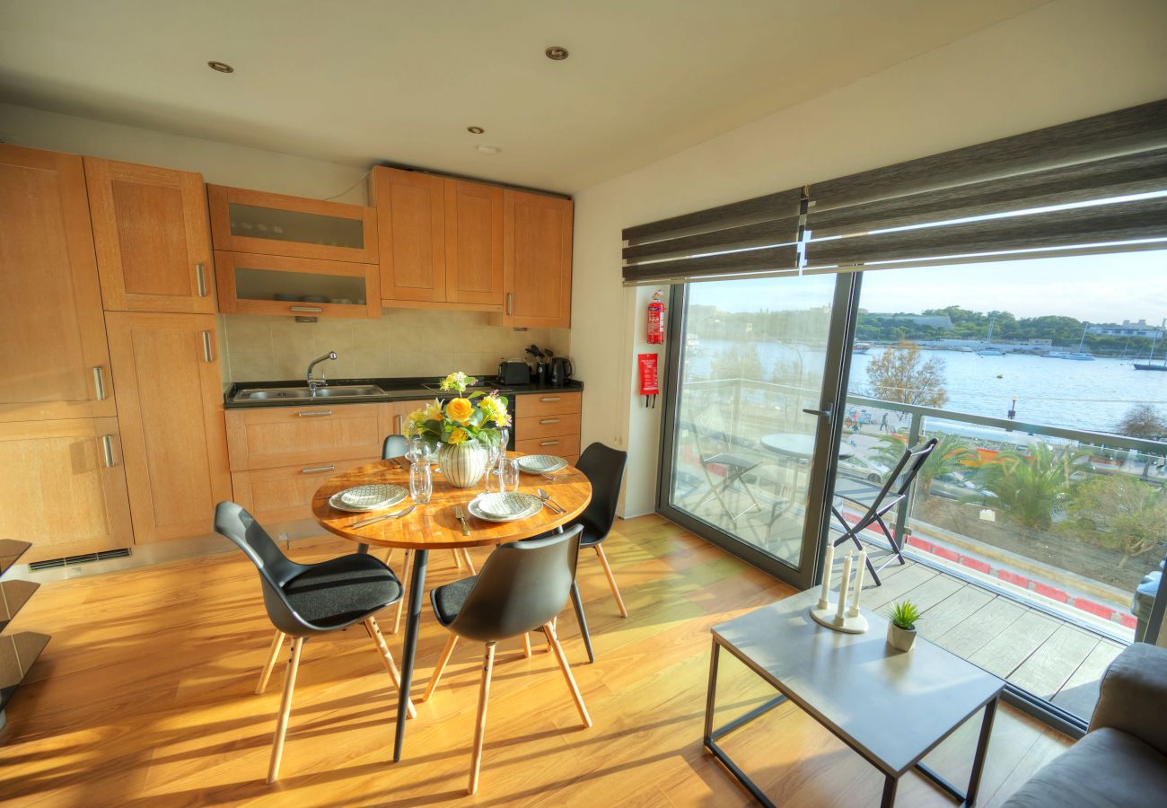 Apartamento en Sliema - Cozy 2bedroom seafront apartment, balcony GOSLM-10