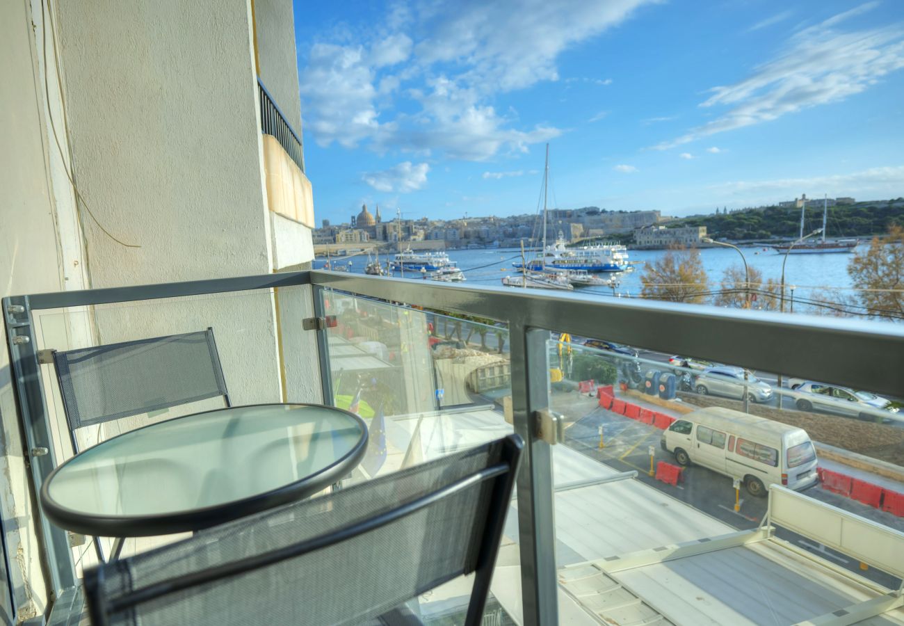 Apartamento en Sliema - Cozy 2bedroom seafront apartment, balcony GOSLM-10